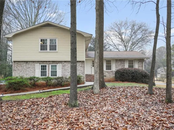 2444 Windon Ct, Dunwoody, GA 30360