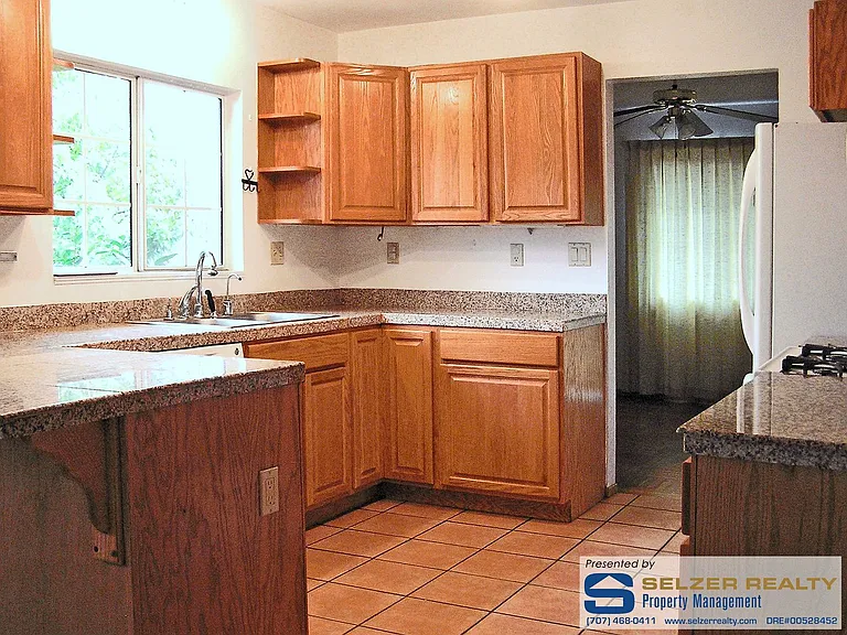 1173 Helen Ave — Photo 4