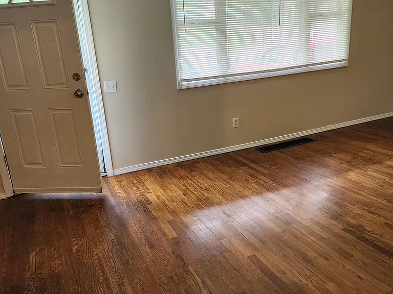 10201 Dacey Dr — Photo 5