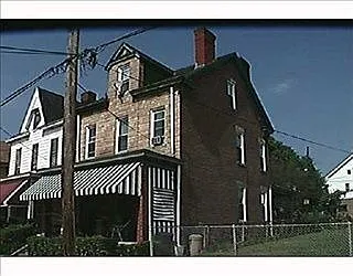 135 Auburn St photo 1