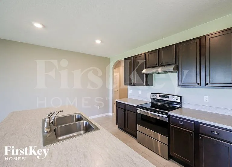 480 Burnham Cir — Photo 5