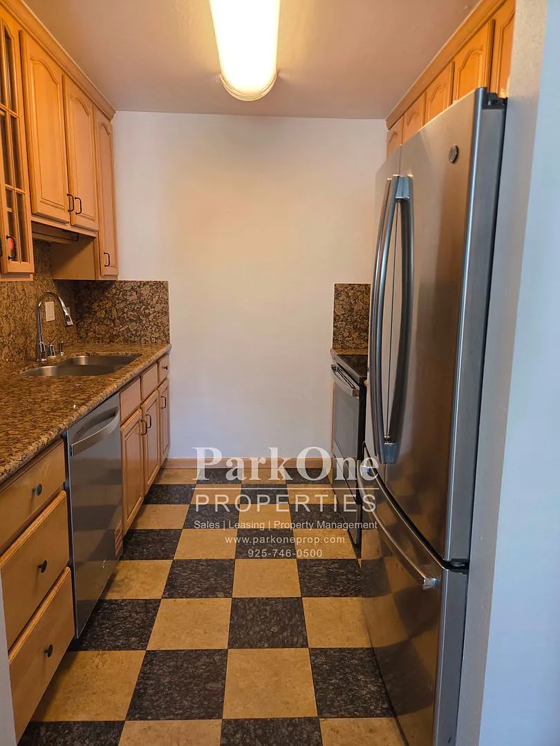 Spacious Walnut Creek Condo with Community Pool — Photo 4