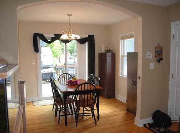 4th image of 936 White Bear Ave N