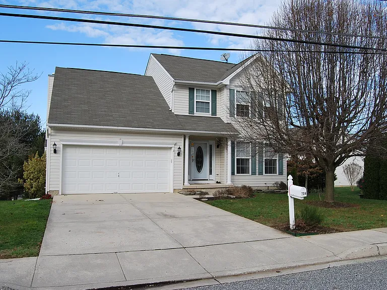 704 Henderson Rd — Photo 1