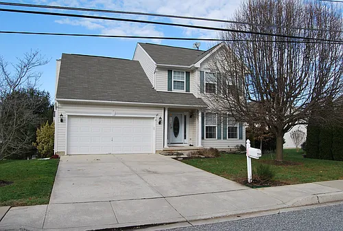 704 Henderson Rd Photo 1