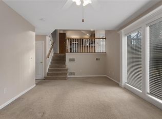 1101 NW 72nd St, Kansas City, MO 64118