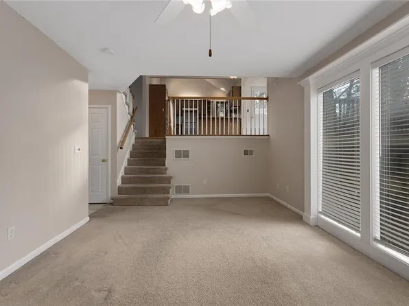 1101 NW 72nd St, Kansas City, MO 64118