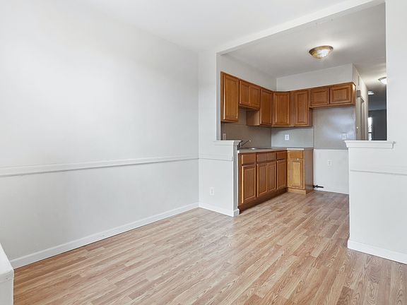 4th image of 10311 Avenue L