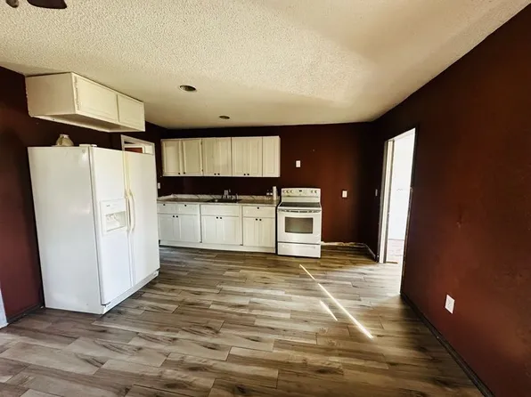 1202 NW Baldwin Ave, Lawton, OK 73507