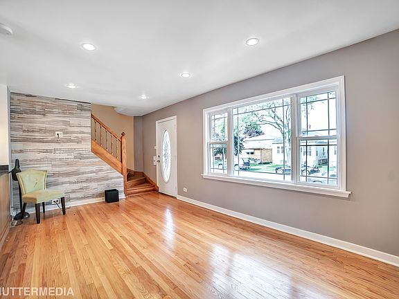 3rd image of 3815 Wenonah Ave