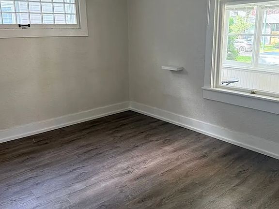 5th image of 609 29th St W
