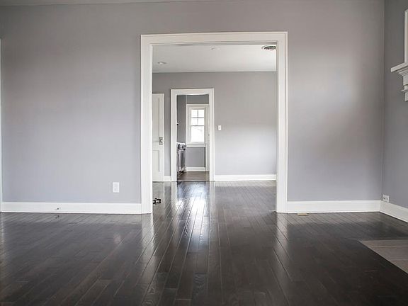 5th image of 9 E Como Ave