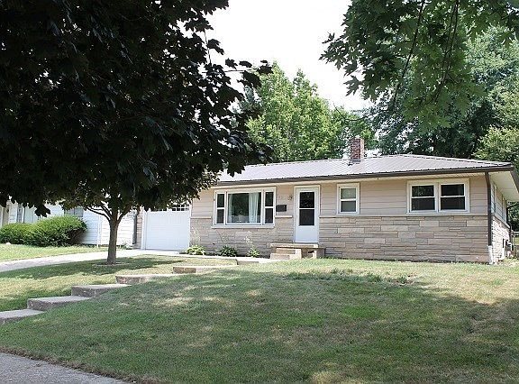 3rd image of 140 Suzie Ln