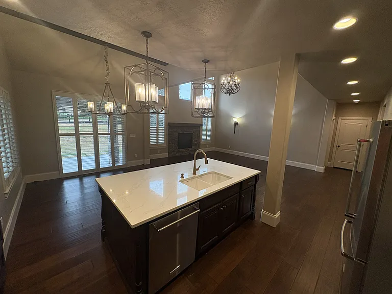 431 N Fairway Dr — Photo 2