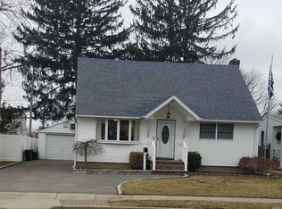 64 Cedar St, Hicksville, NY 11801