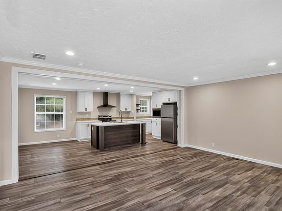 2nd image of 3479 Lake Rd