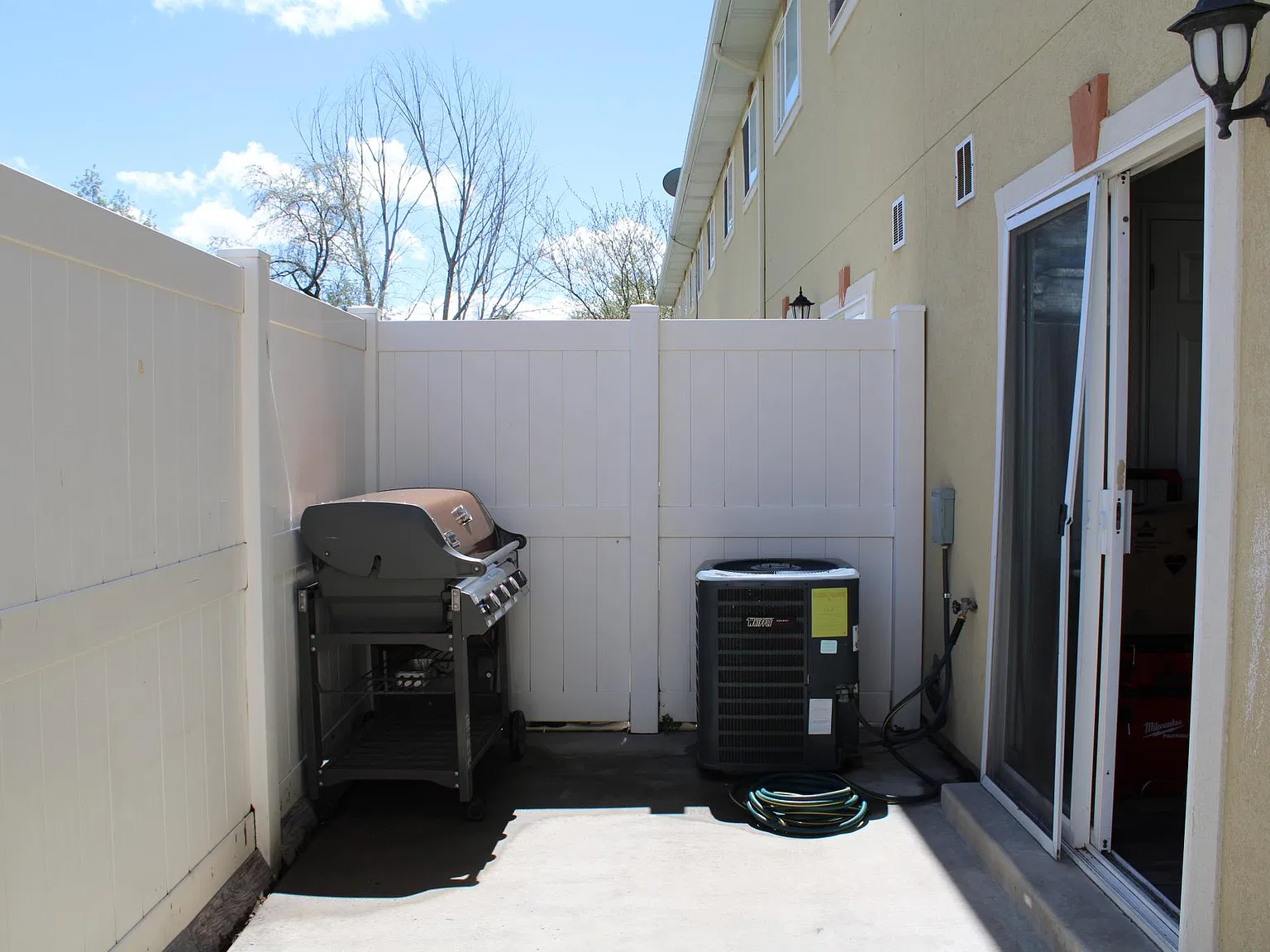 3 bed, 2.5 bath, 1060 sqft, $2,225 — Photo 3