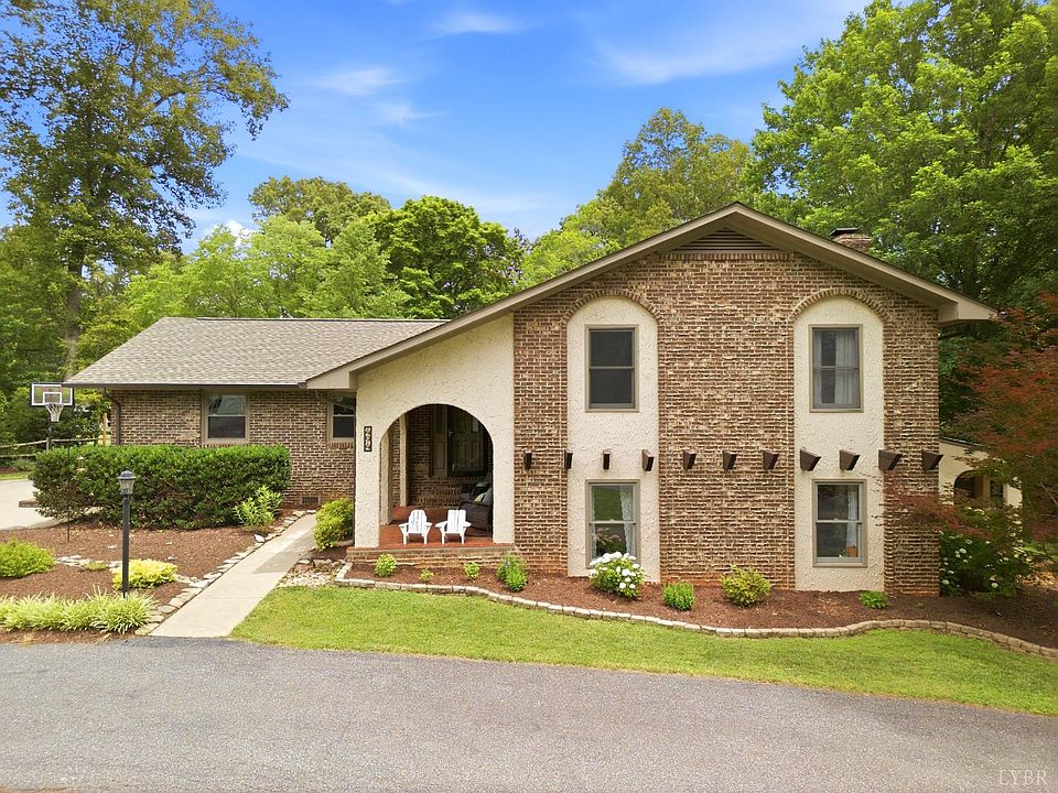 1st image of 494 Lake Forest Dr