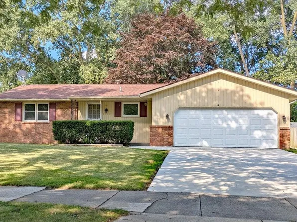 1032 Colonial Ct, Holland, MI 49423