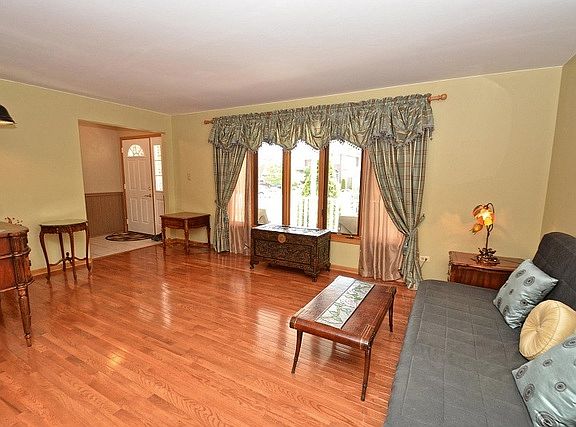3rd image of 10820 S Lockwood Ave