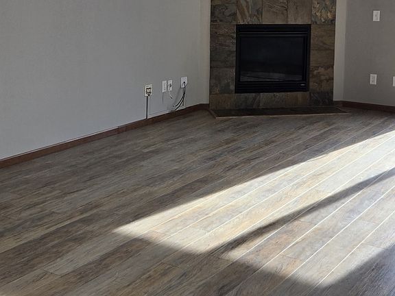 4th image of 18401 Lafayette Way