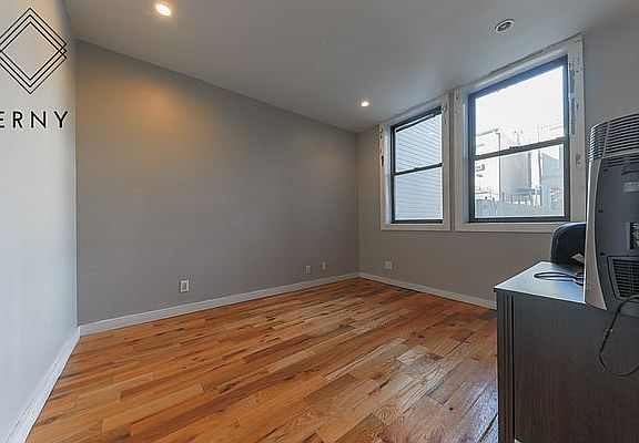 4th image of 1347 De Kalb Ave #1B