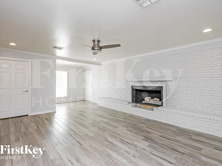 1132 N Rose St — Photo 4
