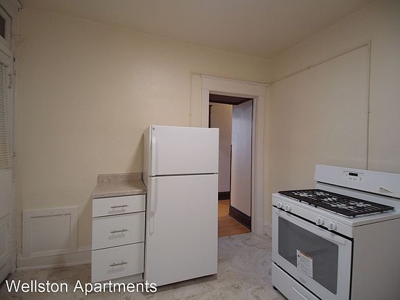 4th image of 3059 N Maryland Ave #9965149