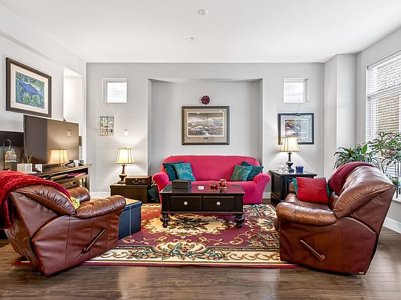 4th image of 10473 Robertson St