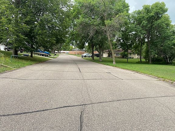 5th image of 4810 Deerwood Dr
