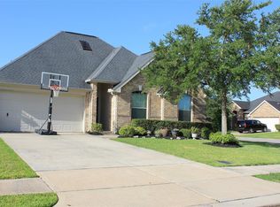 7710 Lakeside Manor Ln, Pearland, TX 77581