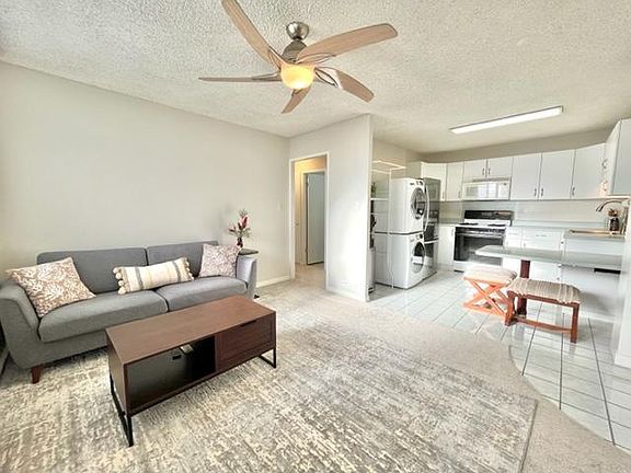 Fan with lighting, carpet recently replaced 6 months ago