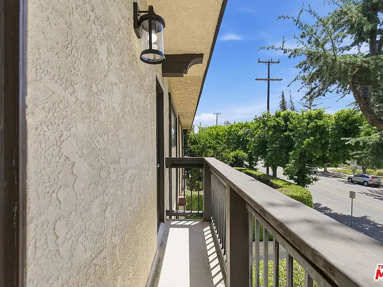 13025 W Moorpark St #101 — Photo 32