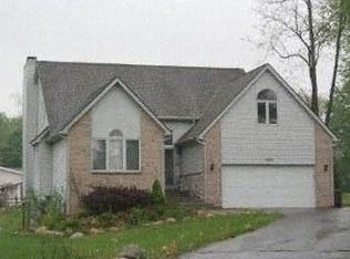 1205 Union Lake Rd, White Lake, MI 48386