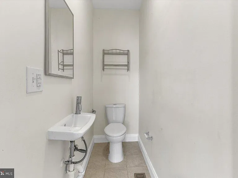 1707 Capitol Ave NE #1 — Photo 9