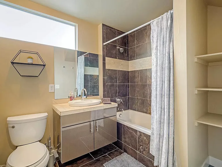 1015 N 21st St — Photo 15