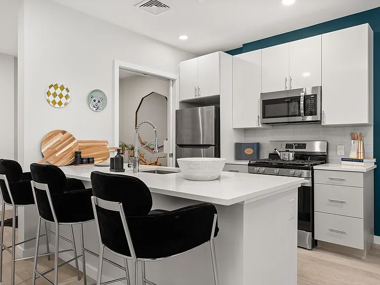 Model Unit - Kitchen & Island