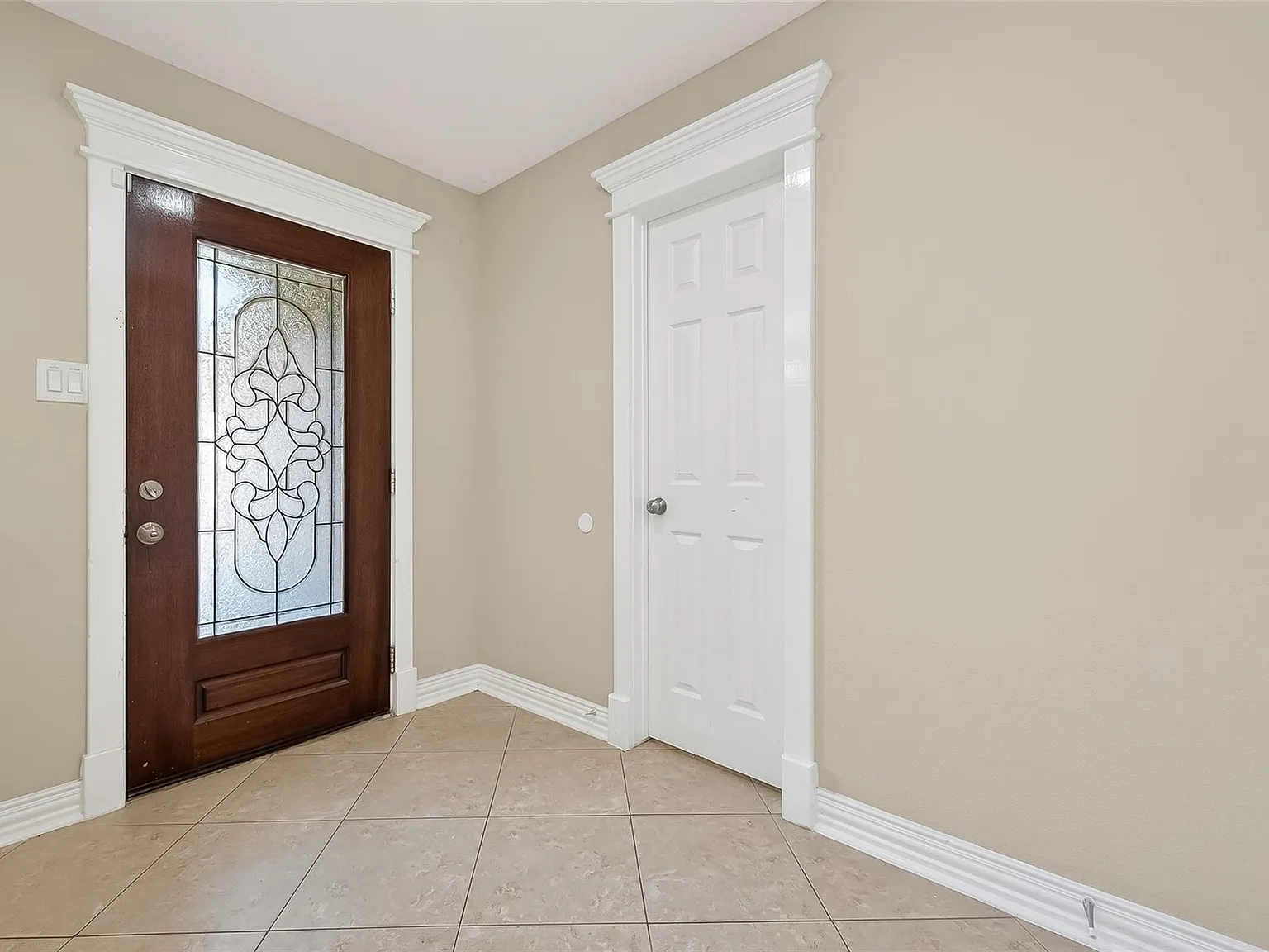 5 bed, 3.5 bath, 3217 sqft, $2,500 — Photo 4