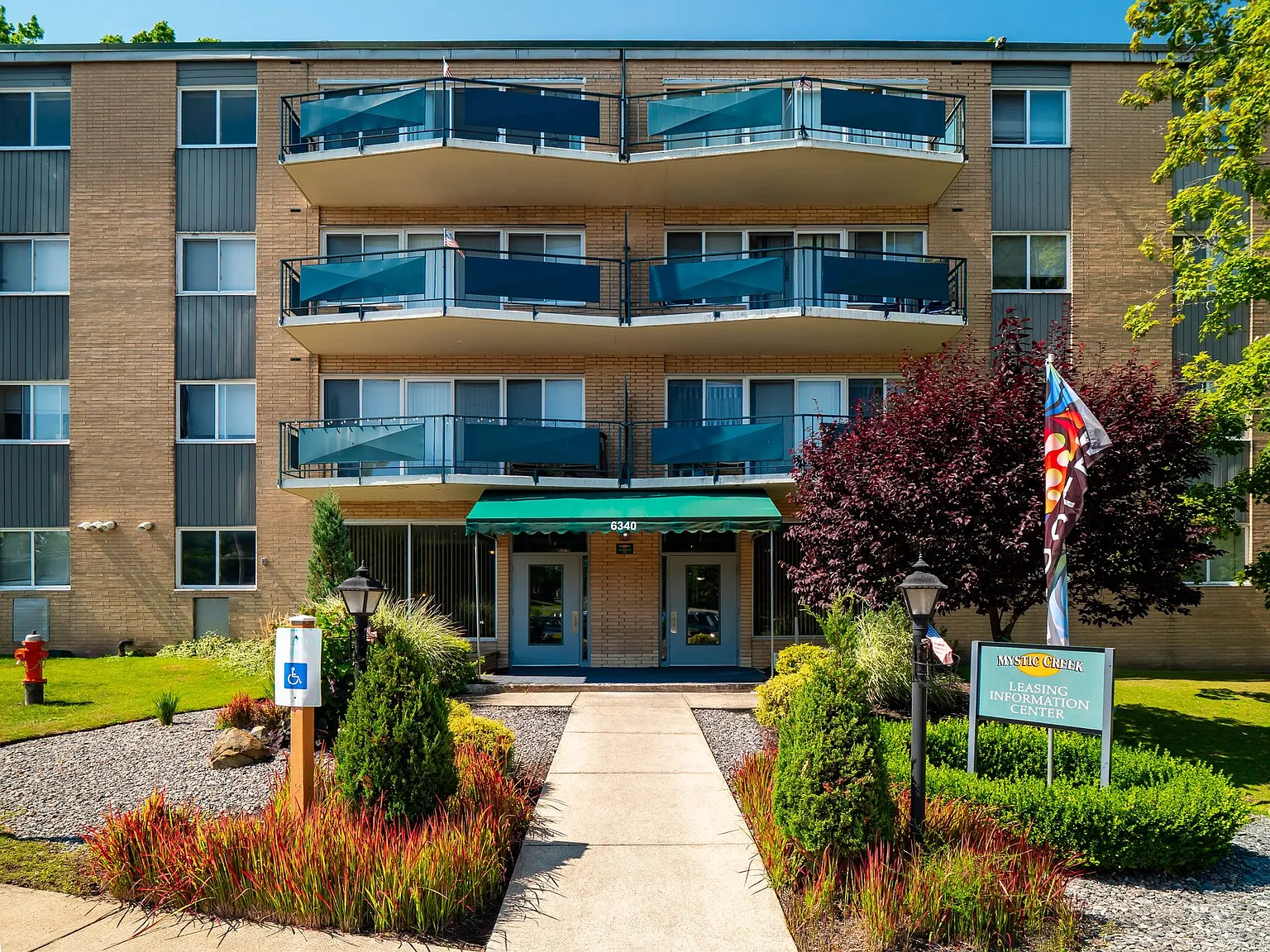 Mystic Creek Apartments — Photo 2