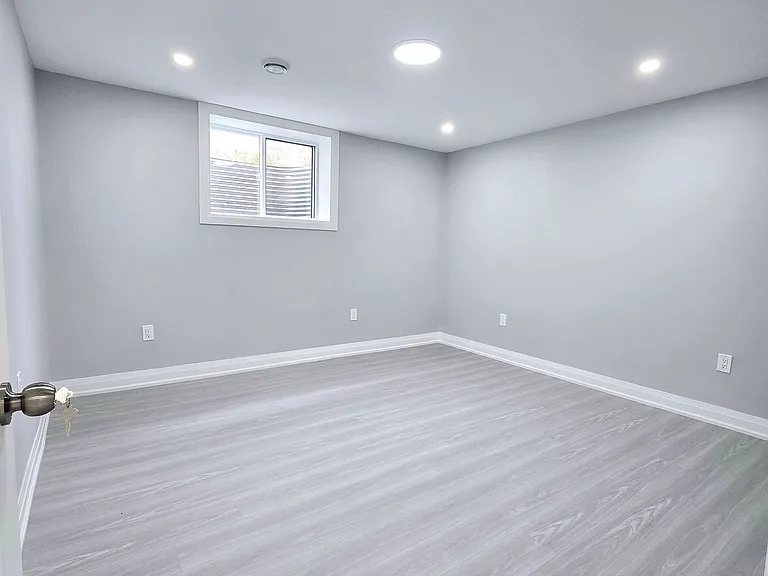 201 Roy McDonald Dr #LOWER — Photo 9