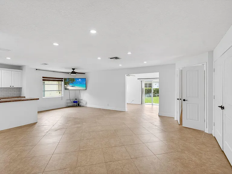 6038 Lasalle Rd — Photo 13