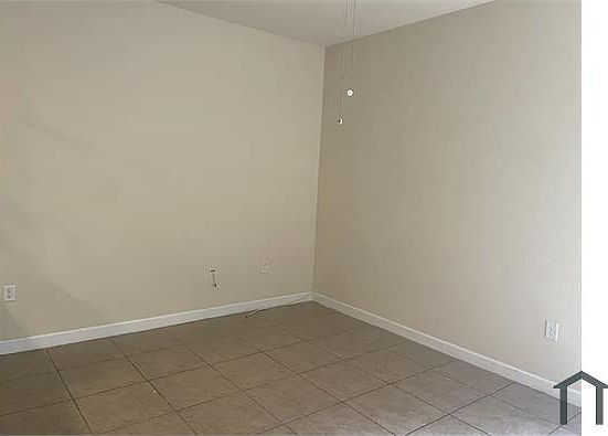 1st image of 755 SE 32nd Ter