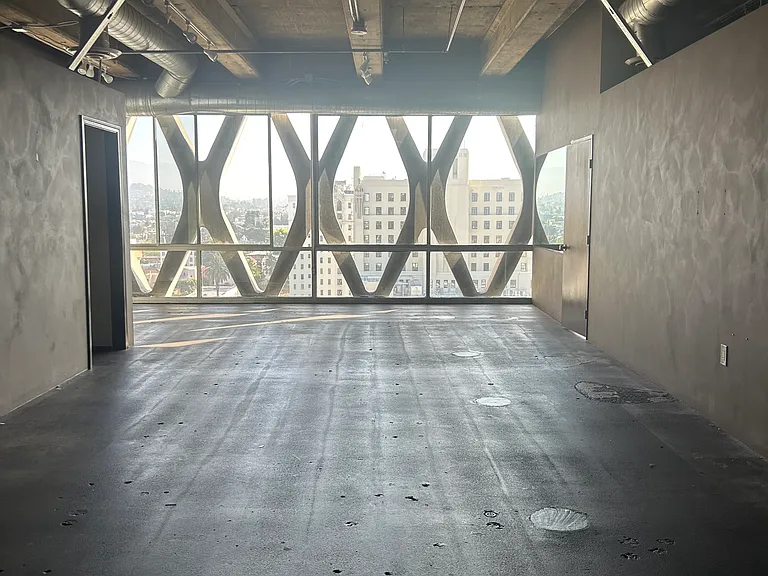2404 Wilshire Blvd #11D — Photo 4
