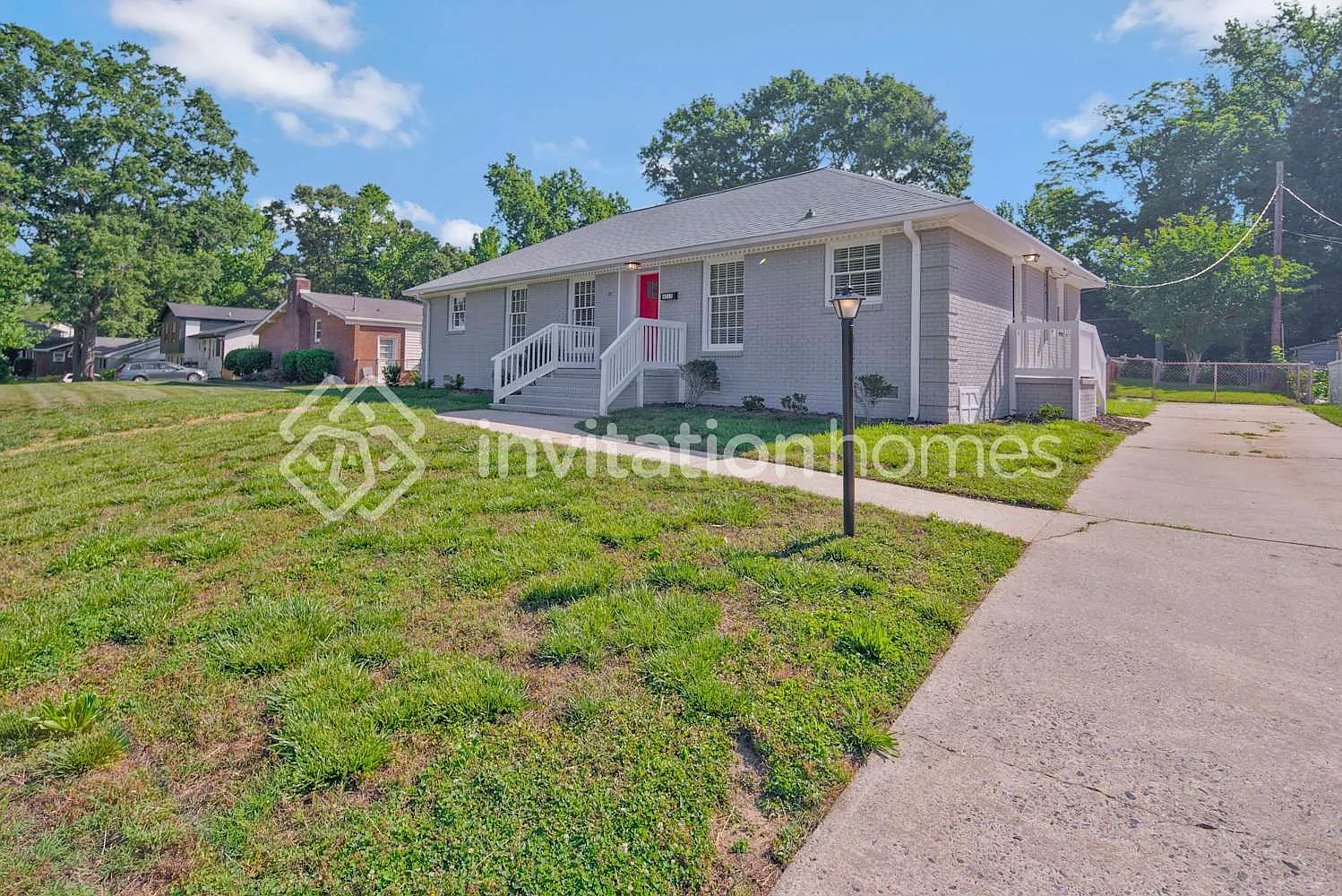 4213 Gladstone Ln Charlotte, NC 28205 — Photo 1