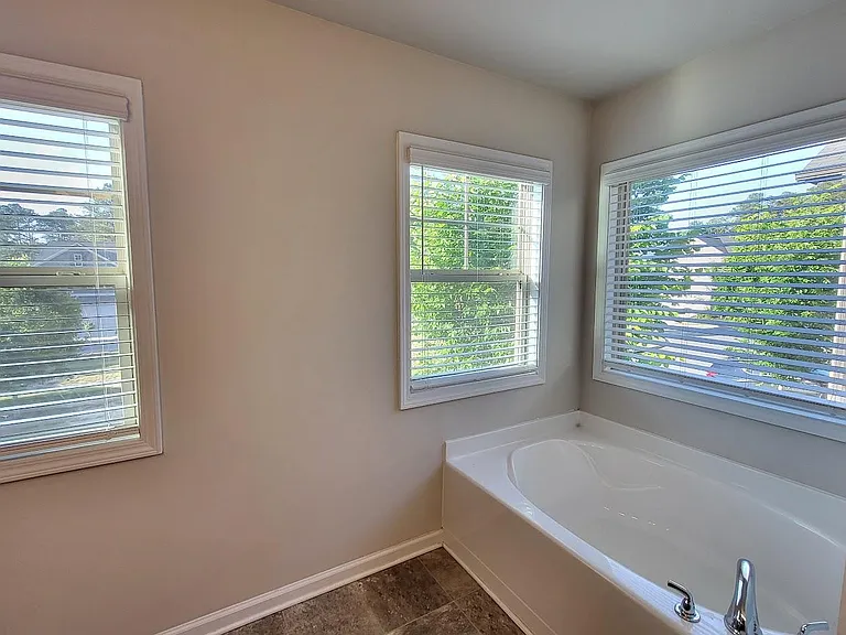 42 Laurel Dr E — Photo 15