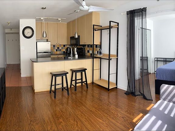 3rd image of 819 Hamilton St #9