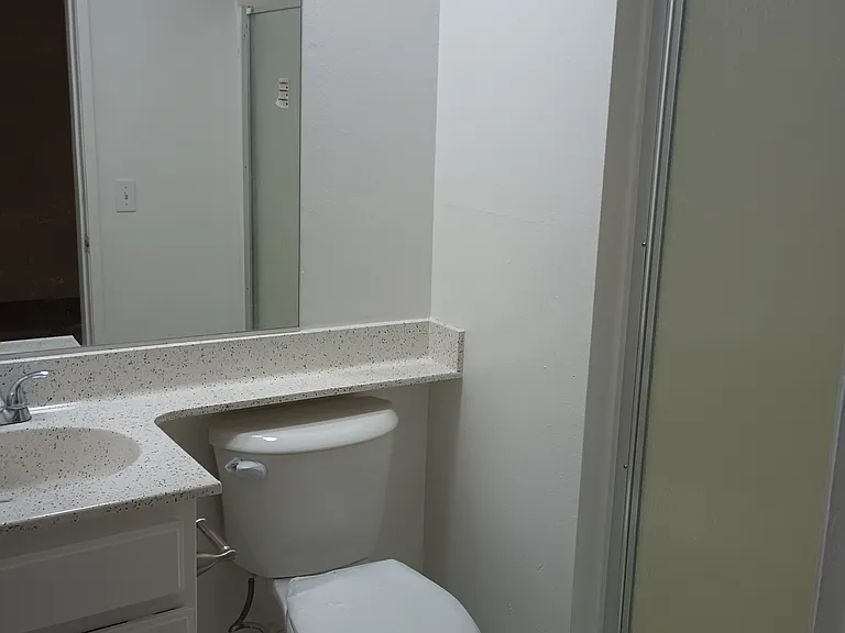 218 W Vermont Ave #7 — Photo 15