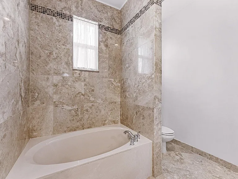 6884 Julia Gardens Dr — Photo 31
