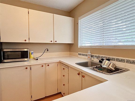 5th image of 380 Alder Cres