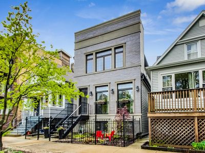 2455 W Pensacola Ave, Chicago, IL, 60618